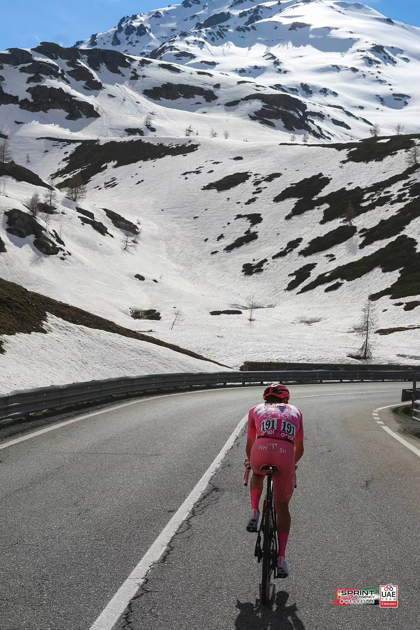 Etappe 15 van de Giro d’Italia, de glorieuze glorie van Pogačar en het VAE-team